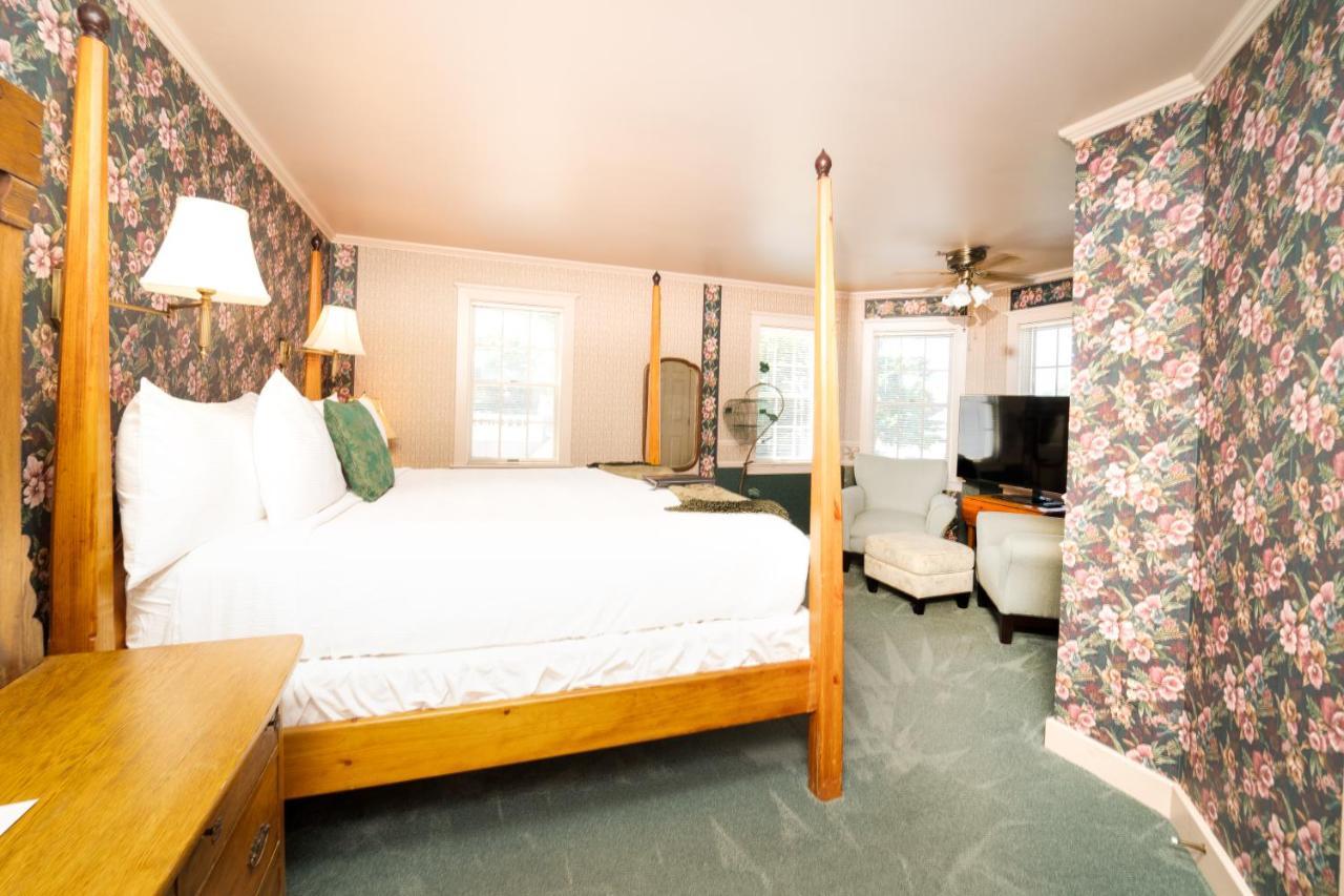 Yelton Manor Bed And Breakfast South Haven Room photo