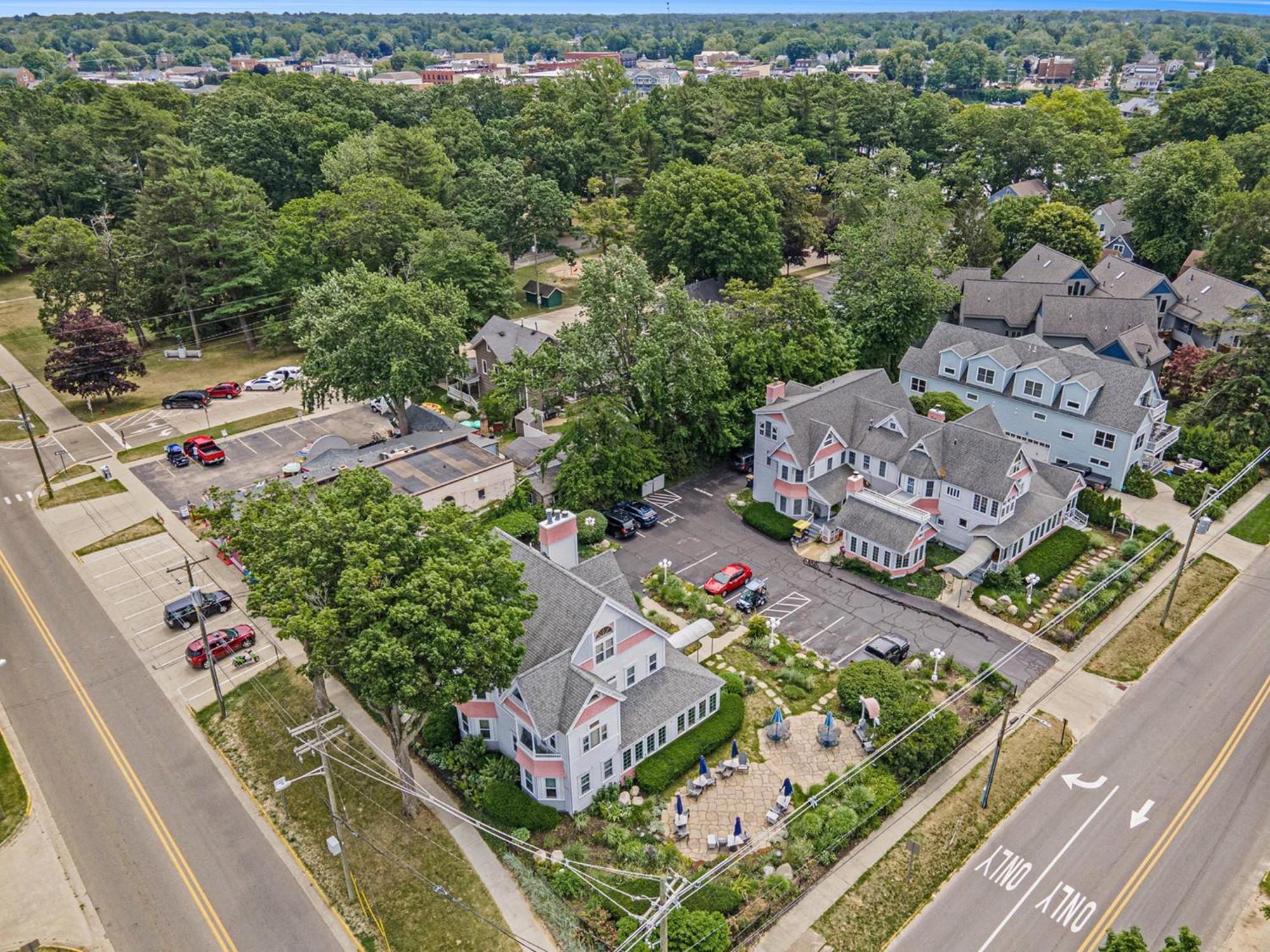Yelton Manor Bed And Breakfast South Haven Exterior photo