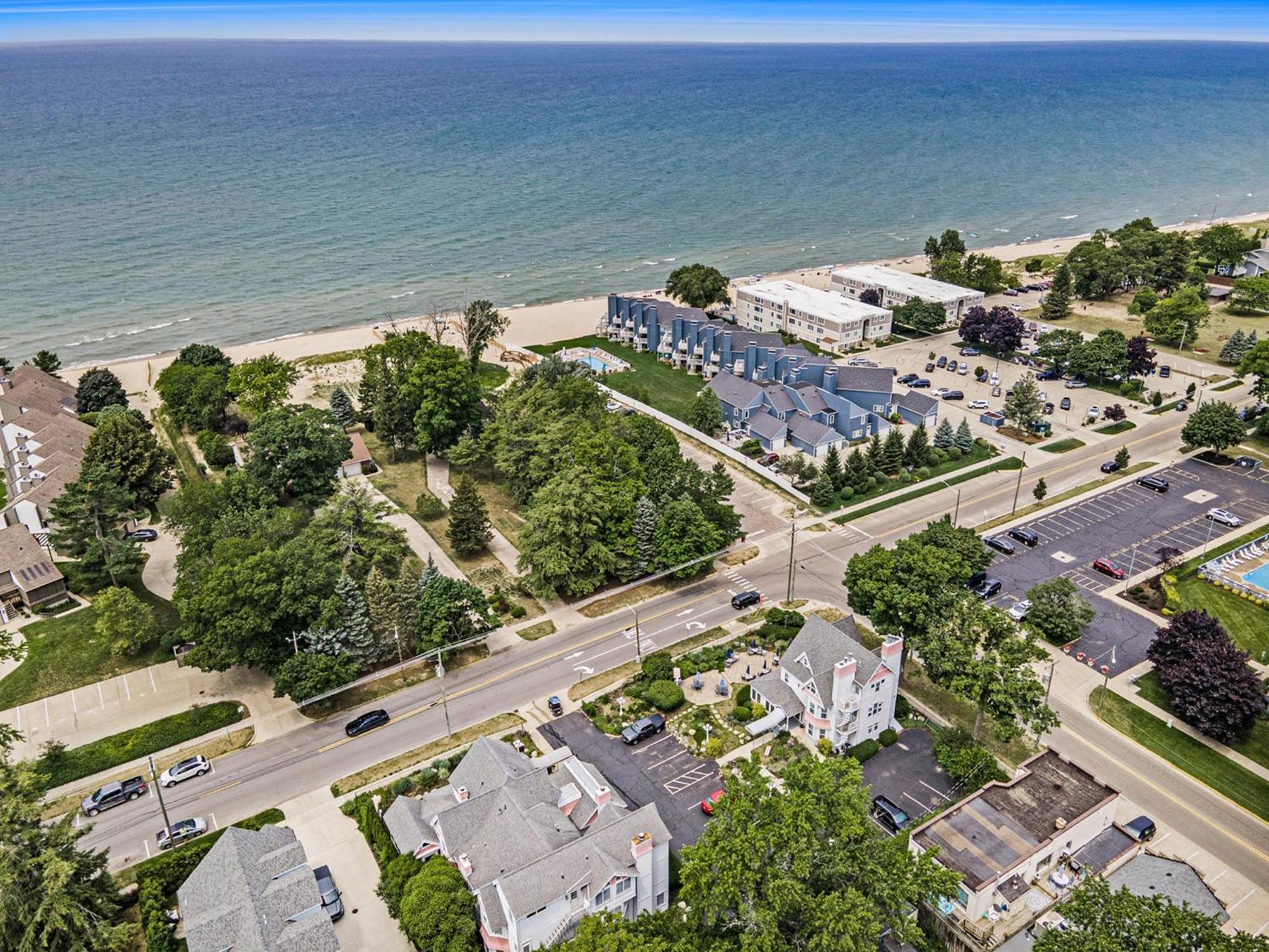 Yelton Manor Bed And Breakfast South Haven Exterior photo