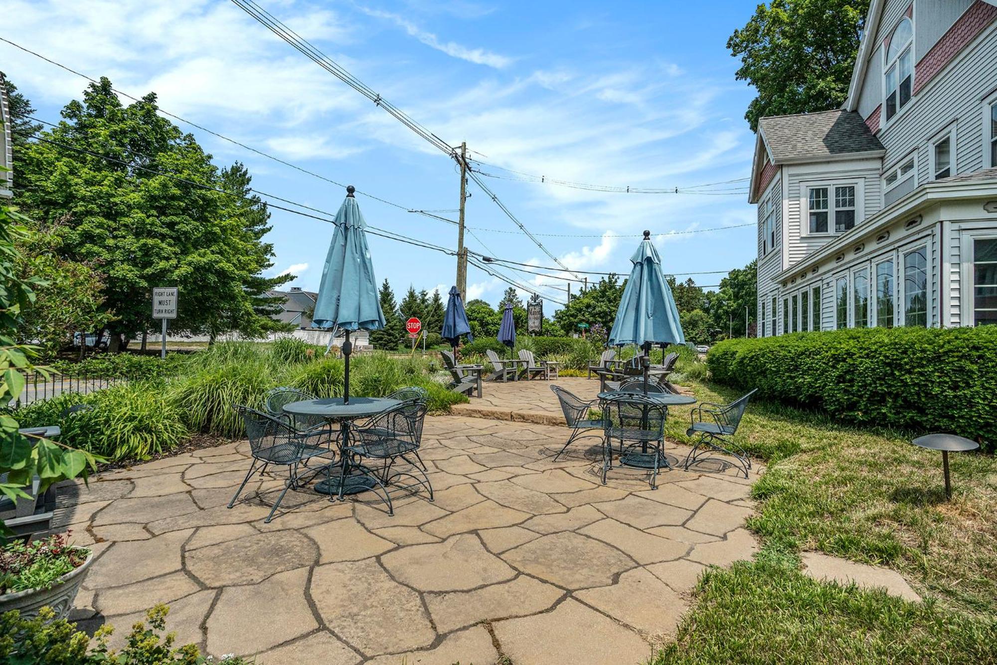 Yelton Manor Bed And Breakfast South Haven Exterior photo
