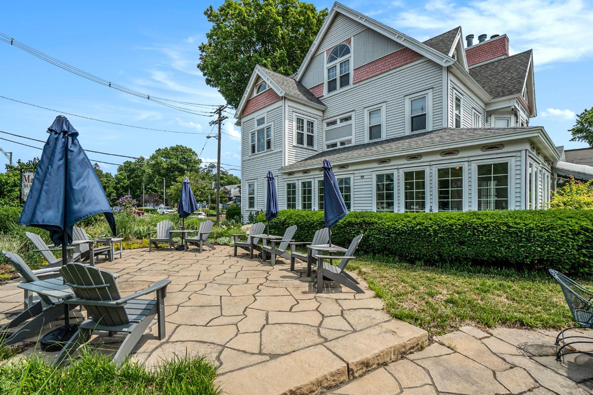 Yelton Manor Bed And Breakfast South Haven Exterior photo